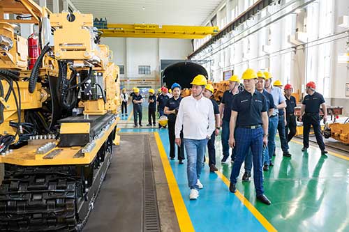 Китай и Россия совместно создают новый образец умного горного предприятия ---Церемония совместной приемки комплектного оборудования для механизированной добычи угля на тонких пластах прошла успешно в(圖6) Китай и Россия совместно создают новый образец умного горного предприятия ---Церемония совместной приемки комплектного оборудования для механизированной добычи угля на тонких пластах прошла успешно в(圖6)