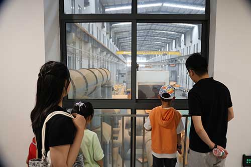 參觀公司智能工廠-(2).jpg